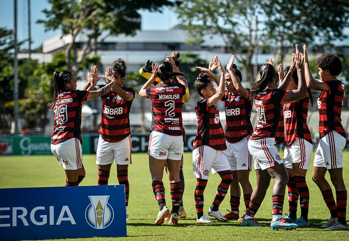 Goleira Do Flamengo Foi Convocada Para A Sele O Mais De Das