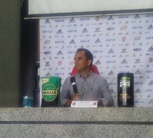 Rodrigo Caetano concede coletiva na Gávea. Foto: Yann Rodrigues/ Mundo Rubro Negro)