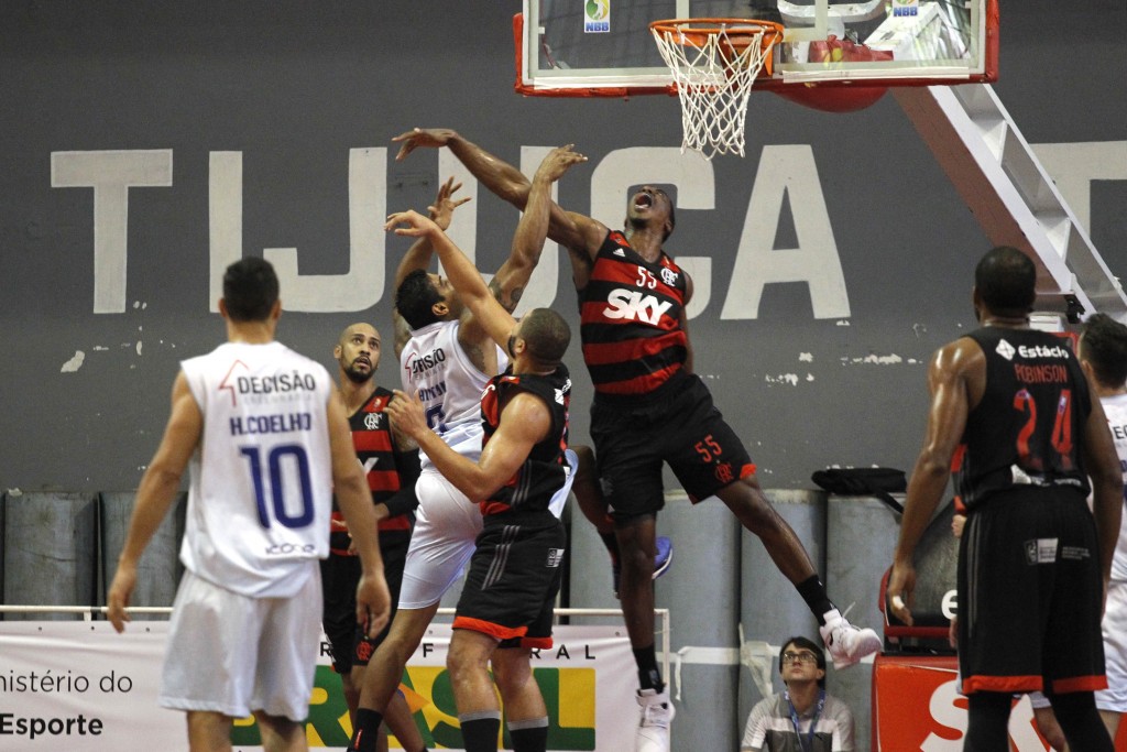 Meyinsse teve ótima atuação anotando 16 pontos e pegando 11 rebotes (Foto: Gilvan de Souza / Flamengo)