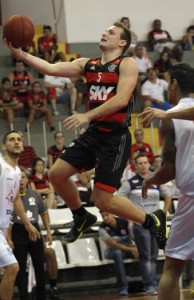 Rafa Luz marcou 6 pontos e fez 3 assistências na partida (Foto: Gilvan de Souza/Flamengo)