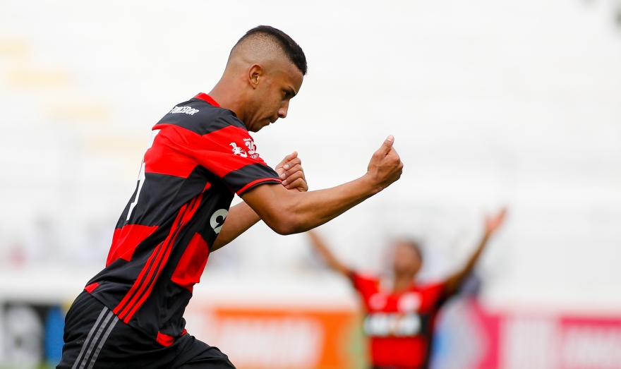 Cria do Flamengo sofre lesão gravíssima e deve perder a temporada