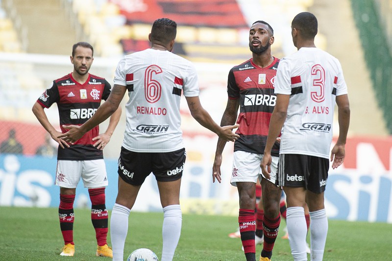 erros do Flamengo contra São Paulo