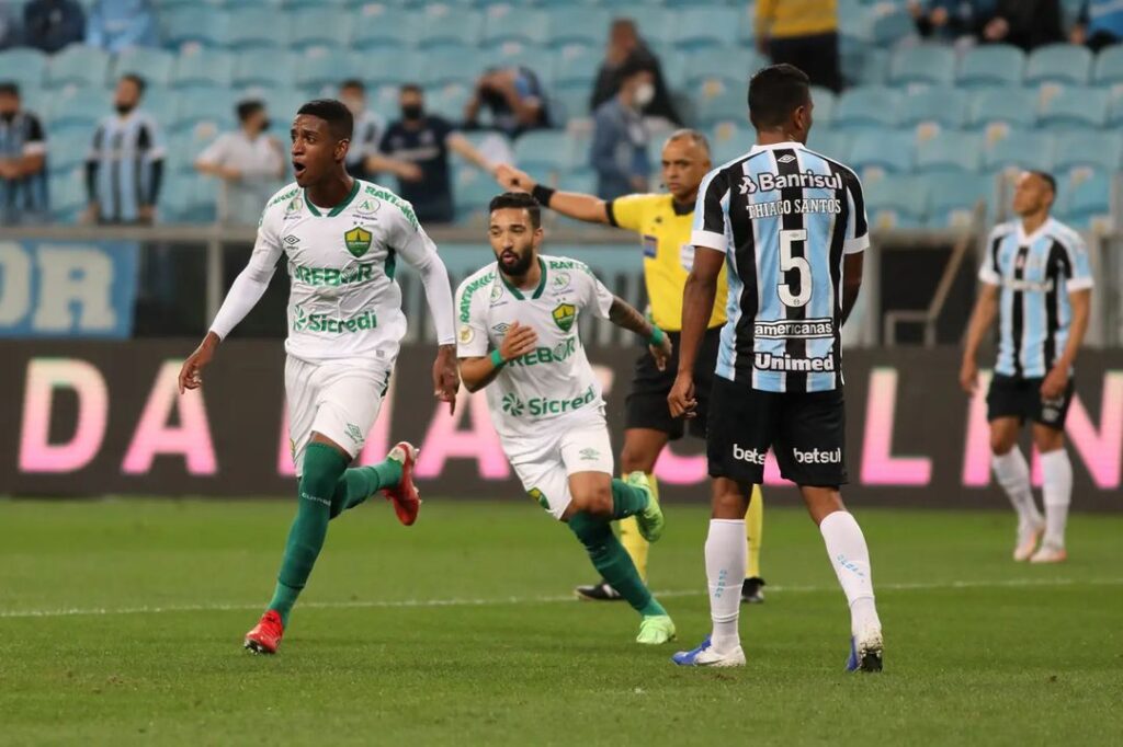 max cria flamengo no cuiabá