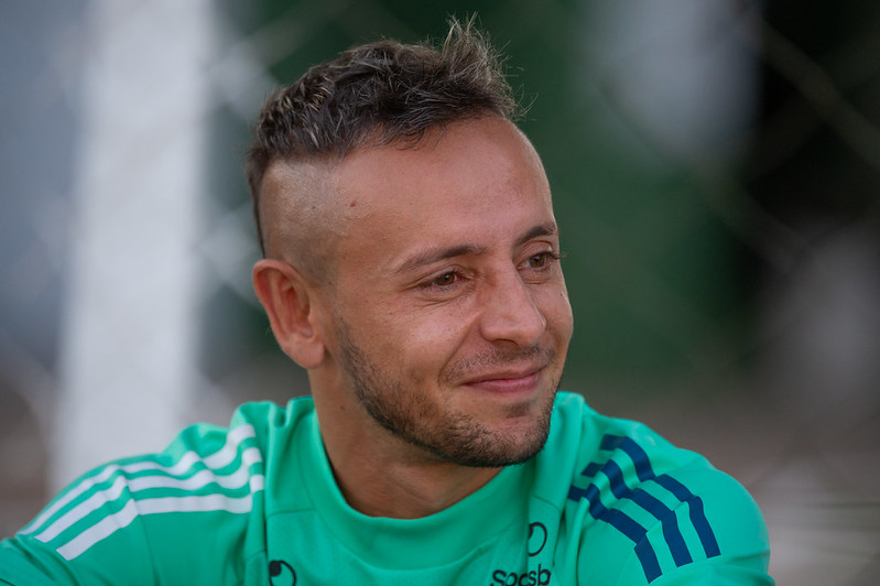 Rafinha brinca com amor por Flamengo e Bayern e faz vídeo ignorando Müller e Filipe Luís