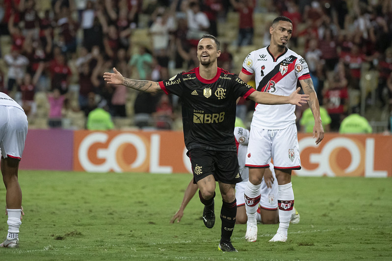 Michael marcou dois e Flamengo venceu o Atlético-GO em 2021