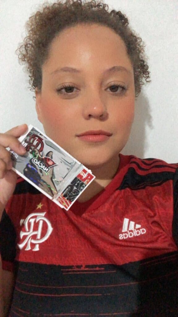 Rubro-Negro Rhaione Barbosa movimentou as redes sociais atrás de Julia Amancio, que havia perdido ingresso do jogo Flamengo x Athletico-PR