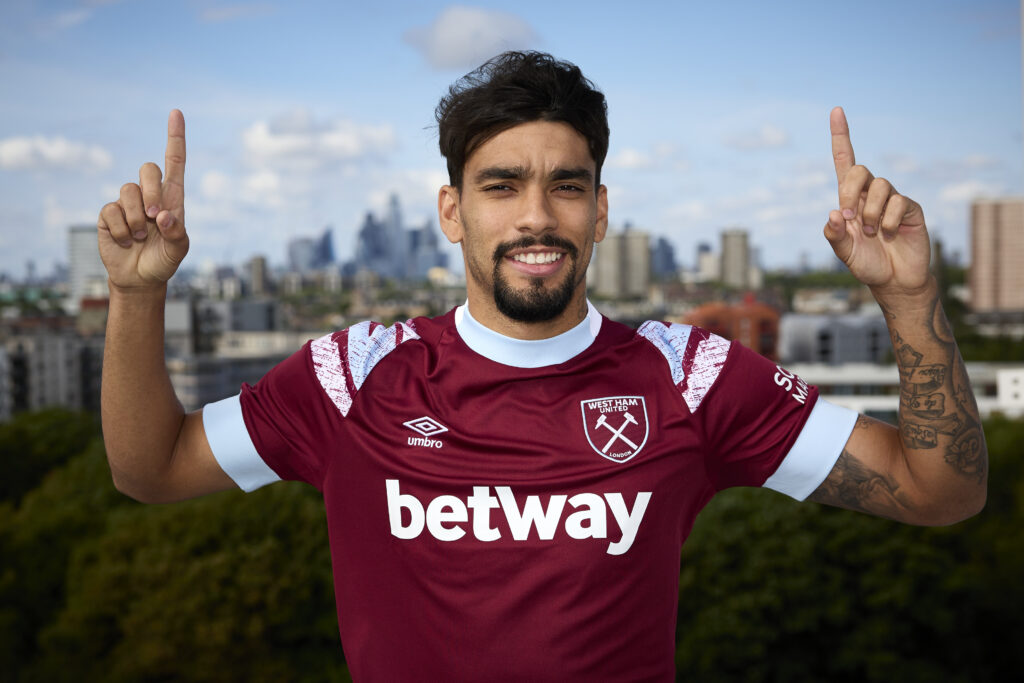 Lucas Paquetá com a camisa do West Ham