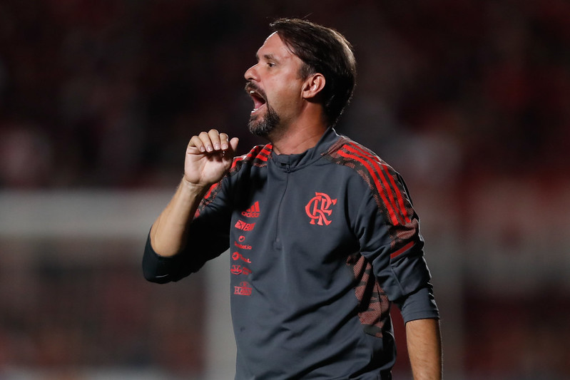 Ex-técnico do Flamengo é alvo de mercado da Indonésia