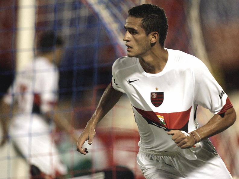 Renato Augusto foi revelado pelo Flamengo e fez sucesso entre 2006 e 2008; meia reencontra clube em final da Copa do Brasil pelo Corinthians