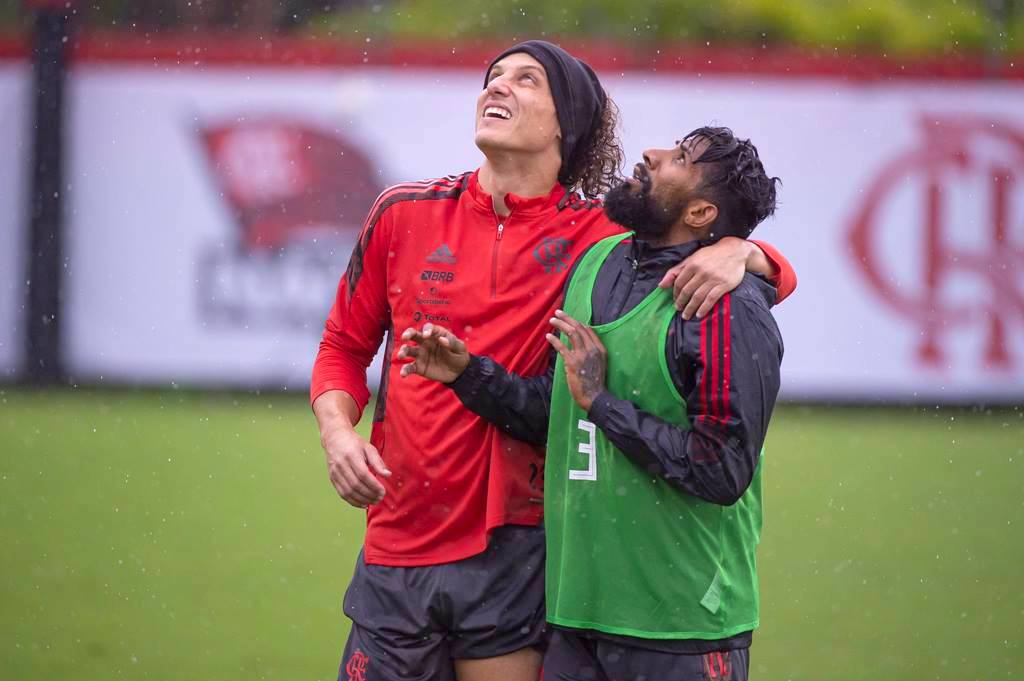 David Luiz faz discurso emocionante sobre ascensão de Rodinei