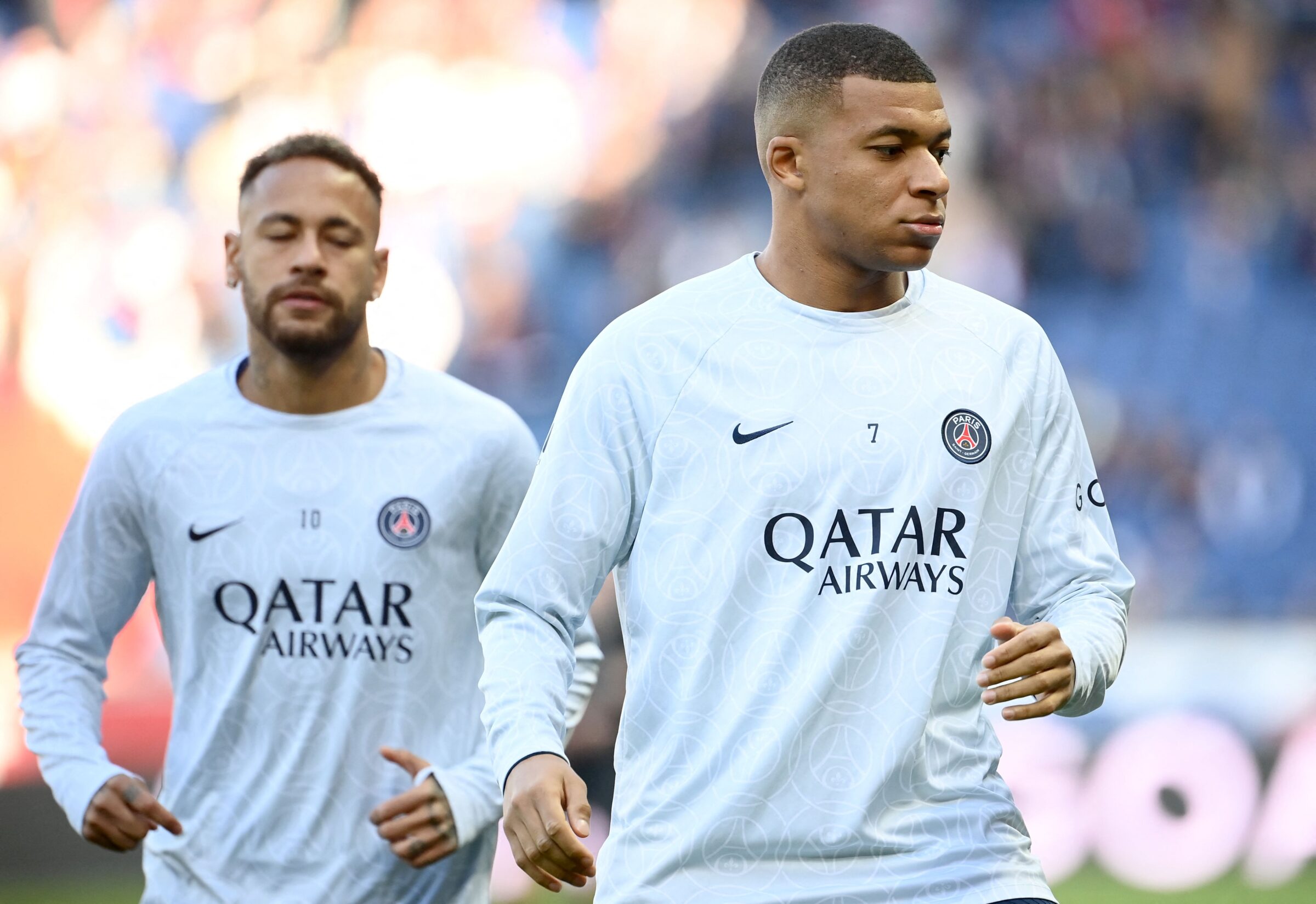 Neymar e Mbappé em treino do PSG
