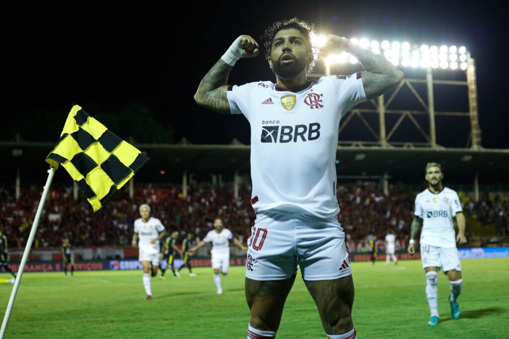 Gabigol pode superar Romário entre maiores artilheiros da história do flamengo