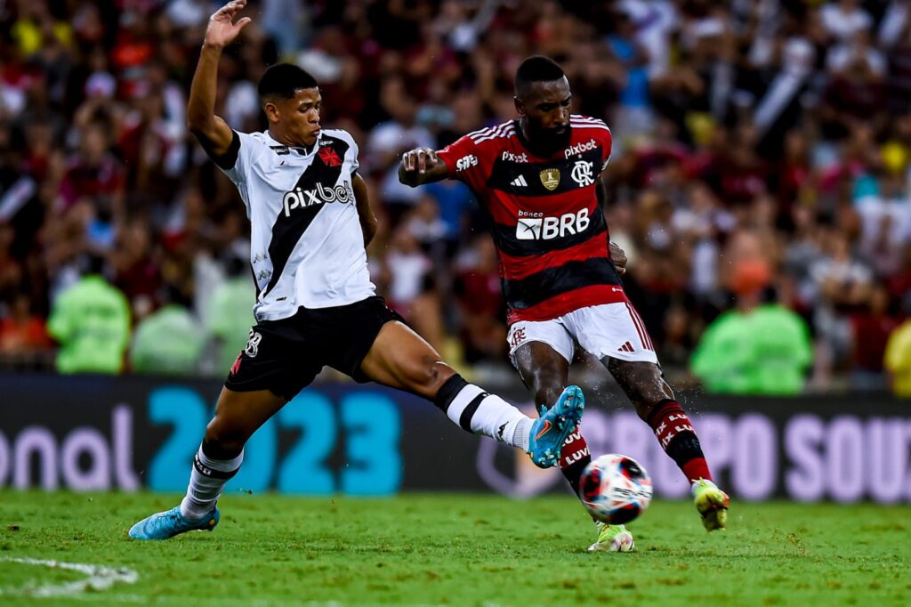 Gerson em ação contra o Vasco