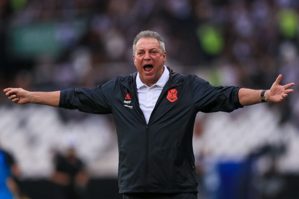 Abel Braga durante jogo do Flamengo (Foto: Buda Mendes / Getty Images)