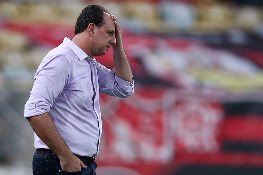 Rogério Ceni se lamenta durante jogo do Flamengo (Foto: Buda Mendes / Getty Images)