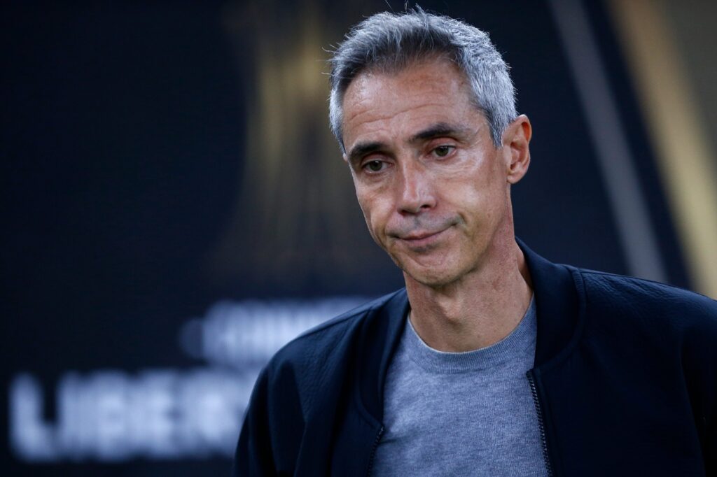 Paulo Sousa, ex-técnico do Flamengo, com reação negativa em jogo do Rubro-Negro na Libertadores (Foto: Wagner Meier/Getty Images)