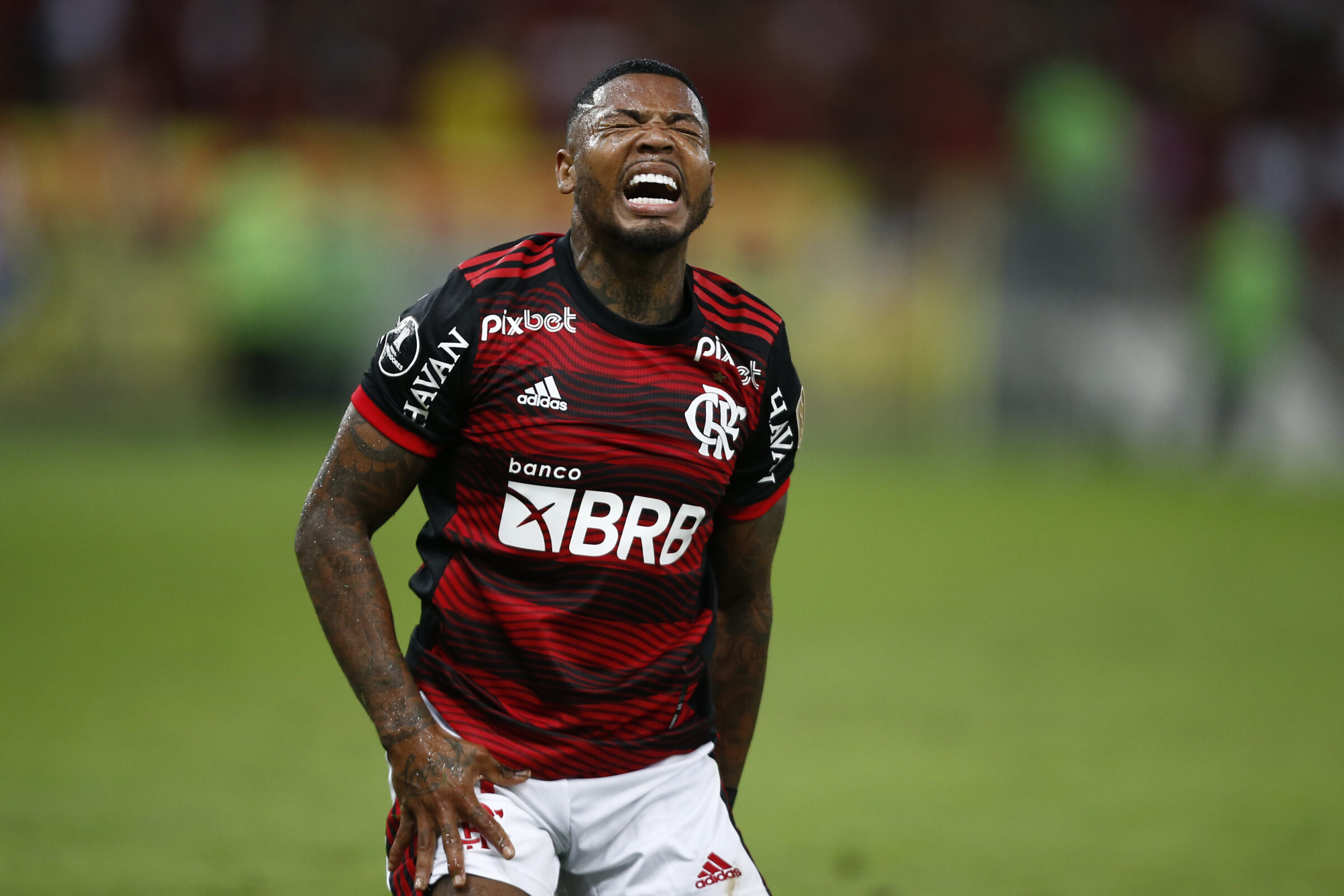 Marinho com a camisa do Flamengo