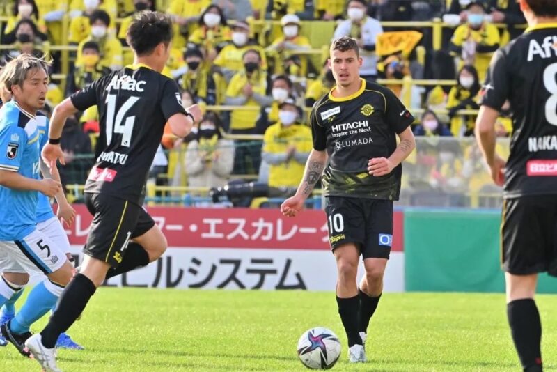 Matheus Sávio dá assistência em Kashiwa Reysol x Consadole Sapporo, pelo Campeonato Japonês e ex-Fla alcança marca expressiva na temporada