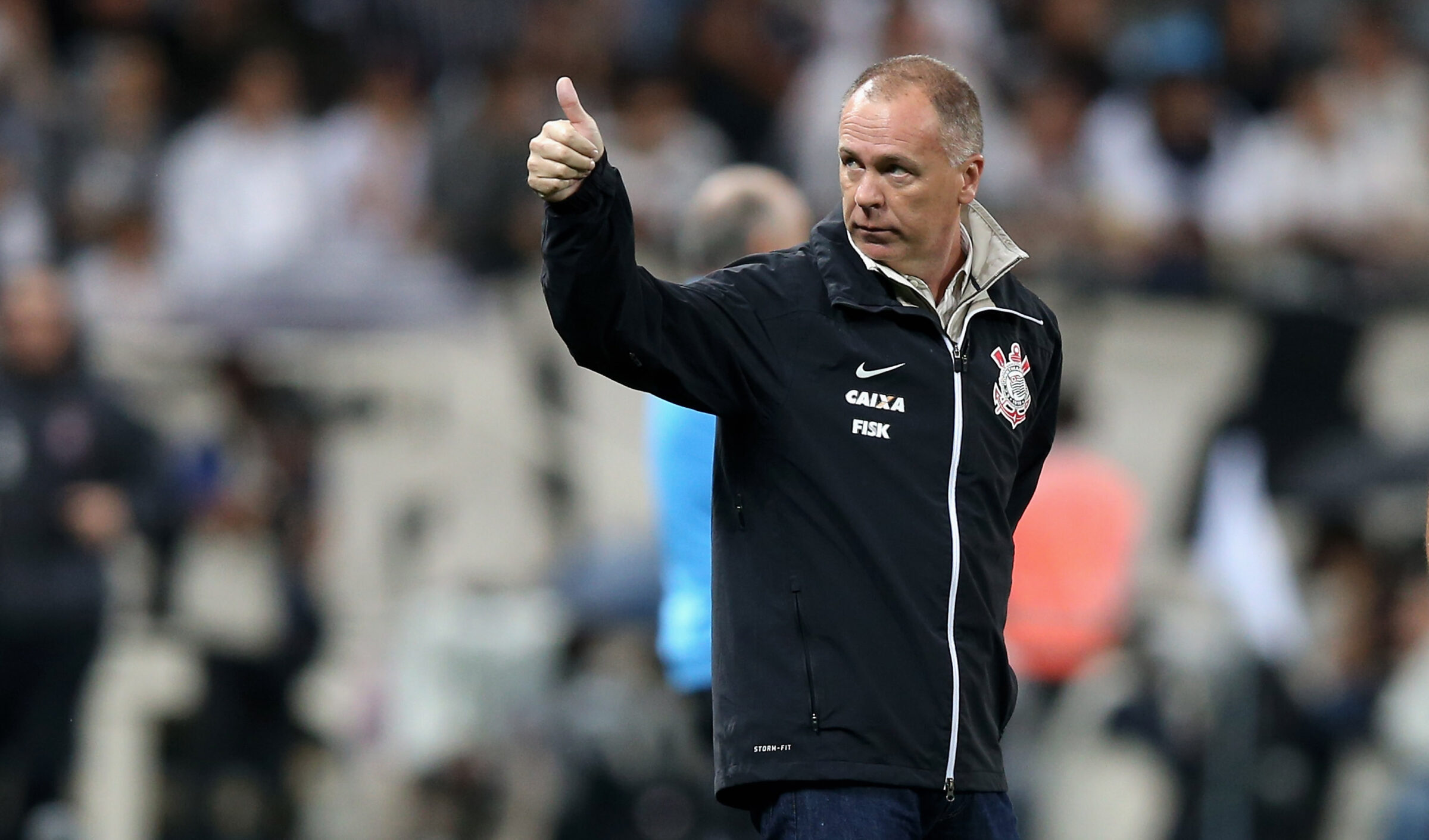 Diferente do Flamengo, Corinthians age rápido no mercado após ficar sem treinador e Mano Menezes já é aguardo em treino