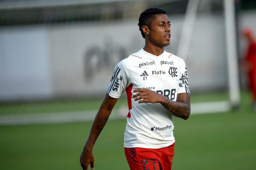 Bruno Henrique interessa ao Corinthians, enquanto Palmeiras e Flamengo travam batalha