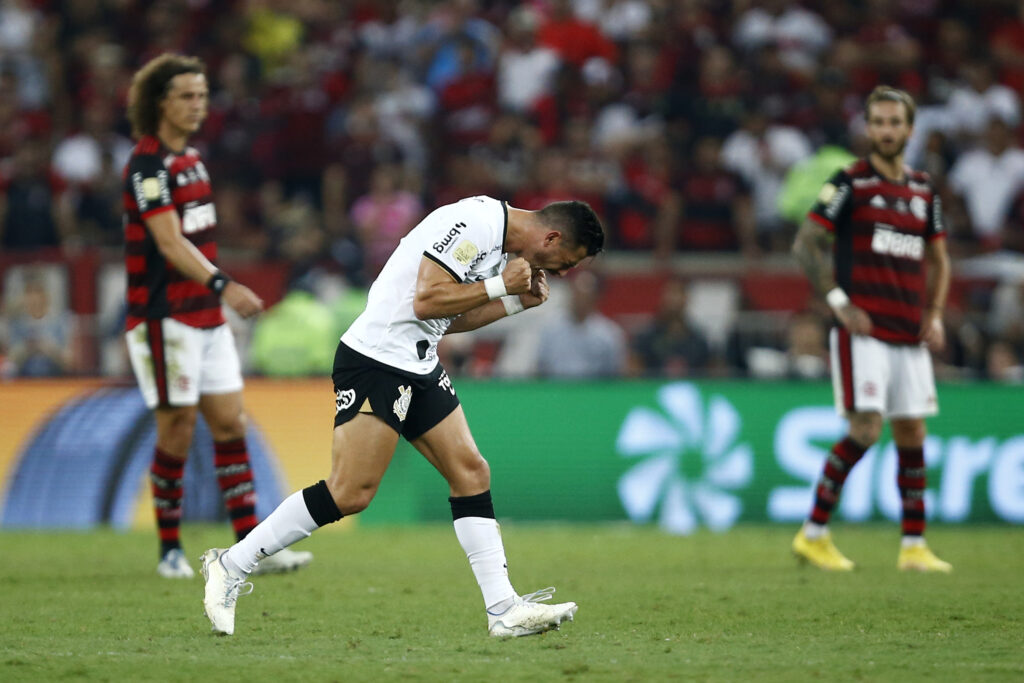 Há 1 ano, Flamengo vencia o Corinthians no Maracanã e era campeão da Copa do Brasil