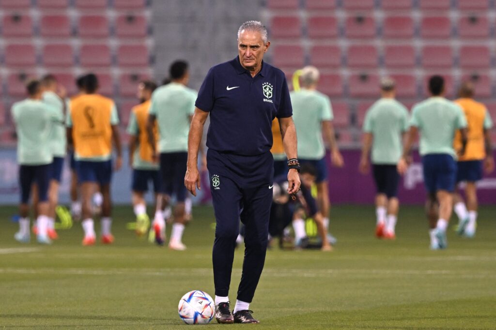 Novo treinador do Flamengo, Tite já inicia trabalhos no Ninho do Urubu nesta semana, mas três titulares não participarão do treino