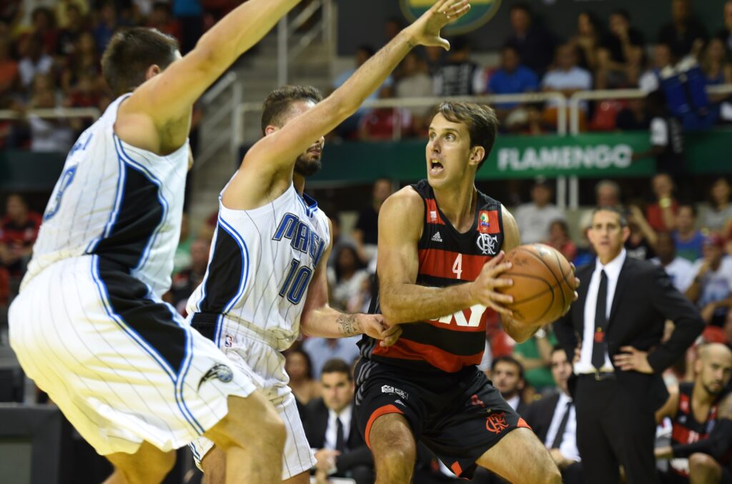 Marcelinho Machado destaque do Flamengo contra o Orlando Magic