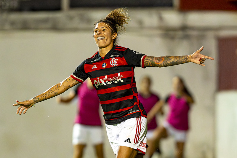 Cristiane abre a porteira e Flamengo bate América-MG na Ilha