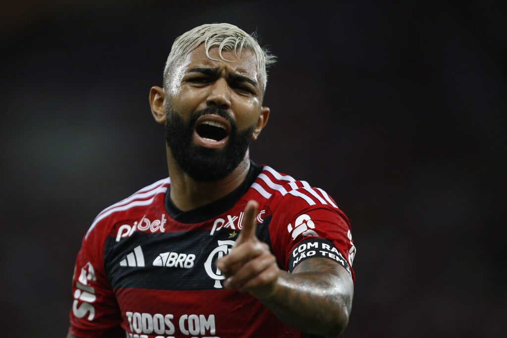  Gabriel Barbosa do Flamengo reage durante uma partida entre Flamengo e Cruzeiro no Brasileirão 2023 no Estádio do Maracanã em 27 de maio de 2023 no Rio de Janeiro, Brasil.