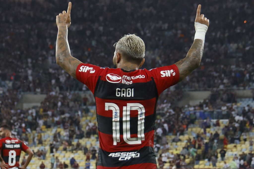 Gabigol comemora gol pelo Flamengo no Maracanã