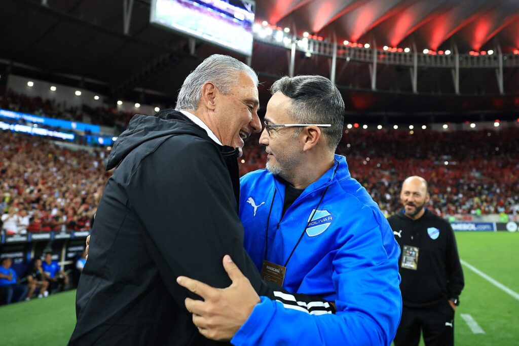 Flávio Robatto cumprimenta Tite, do Flamengo,