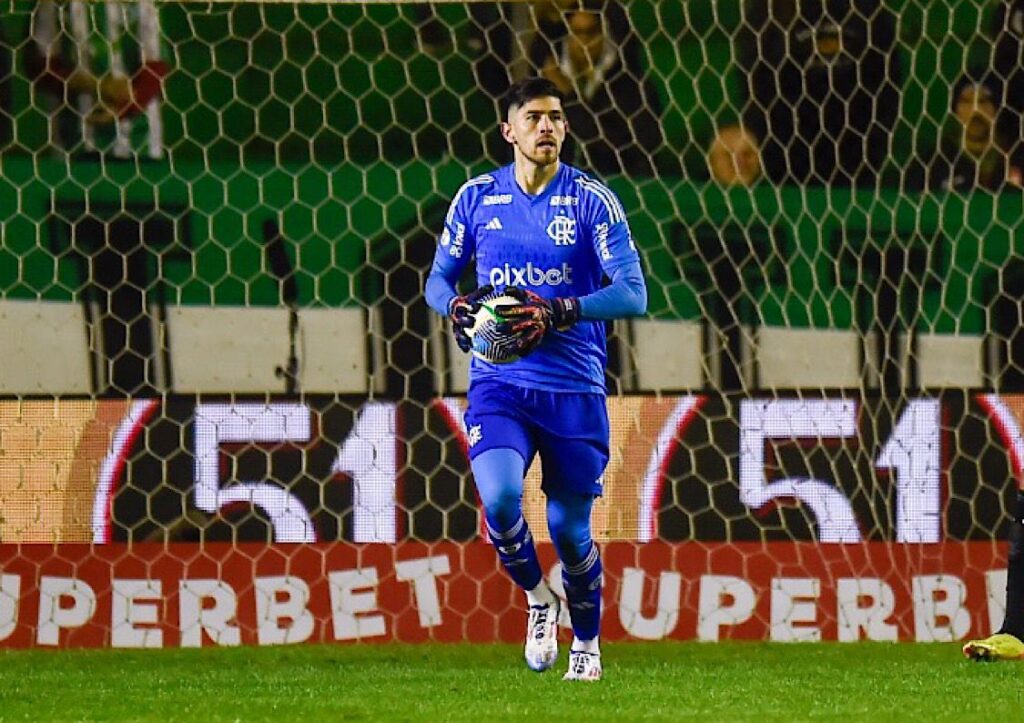 Rossi fazendo defesa em Juventude x Flamengo