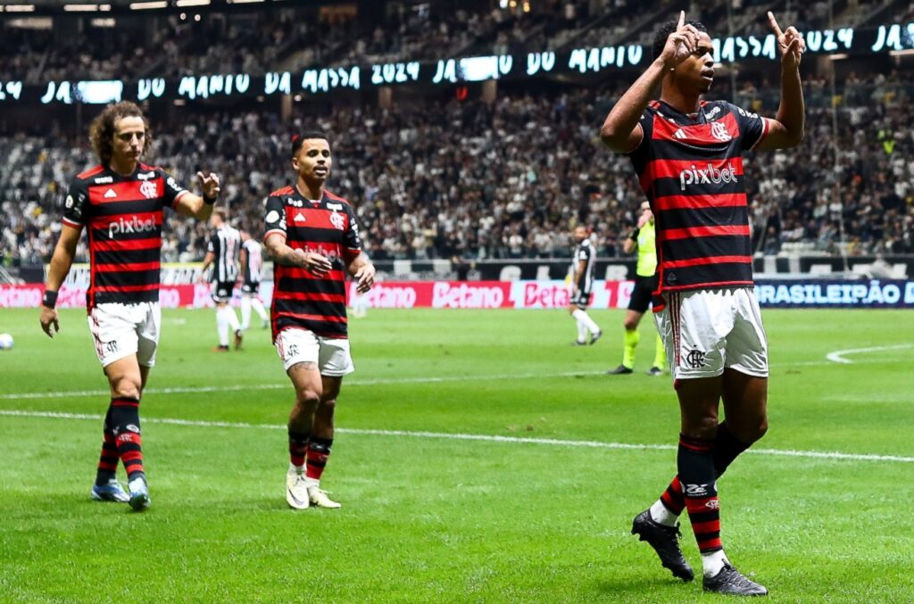 Carlinhos marcou dois gols contra o Botafogo em jogo pelo Campeonato Carioca