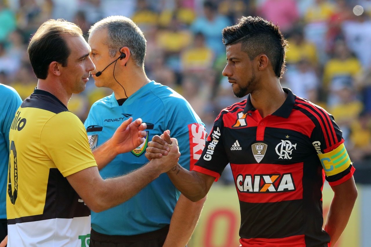 10 jogadores que já jogaram por Flamengo e Fluminense