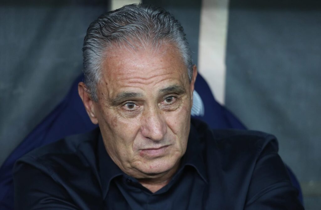 Tite no banco do Flamengo contra o Fortaleza