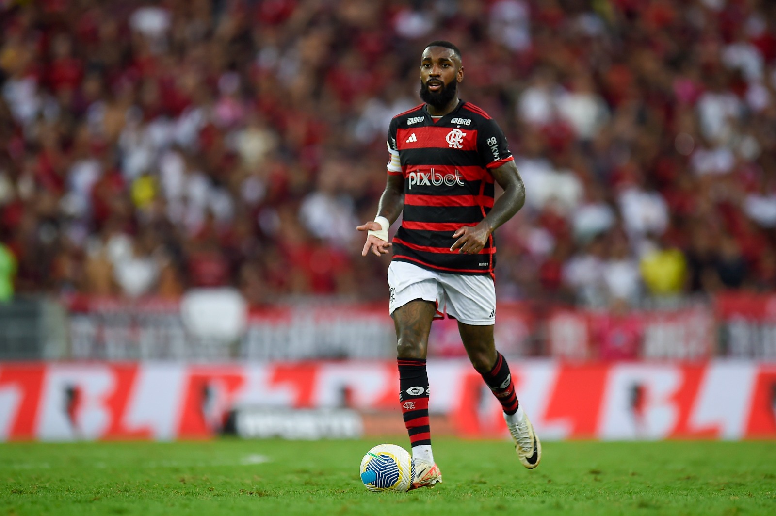 Filha de Gerson é alvo de ataques após rumores de saída do atleta para o Zenit