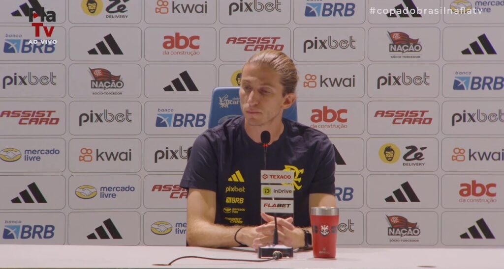 Filipe Luís em entrevista coletiva após vitória do Flamengo contra o Corinthians.