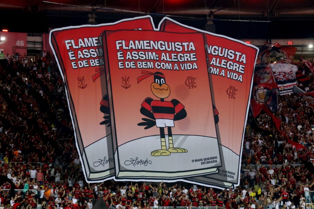 Torcedores do Flamengo homenageiam Ziraldo no Maracanã