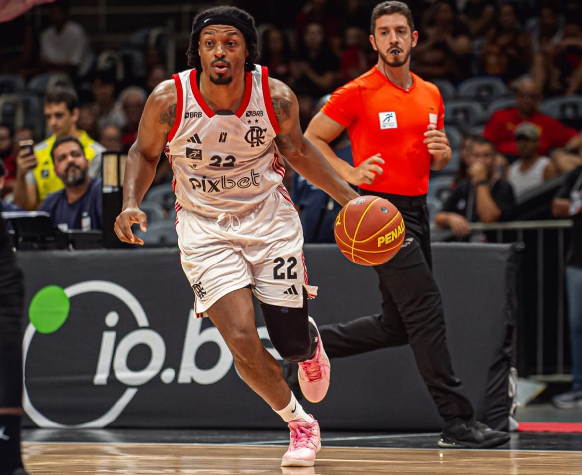 FlaBasquete anuncia permanência de Shaq Johnson e encerra ciclo de renovações