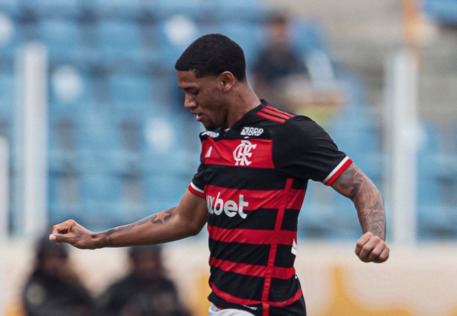 Cria do Flamengo, Rayan Lucas viaja nesta quarta para assinar com o Sporting