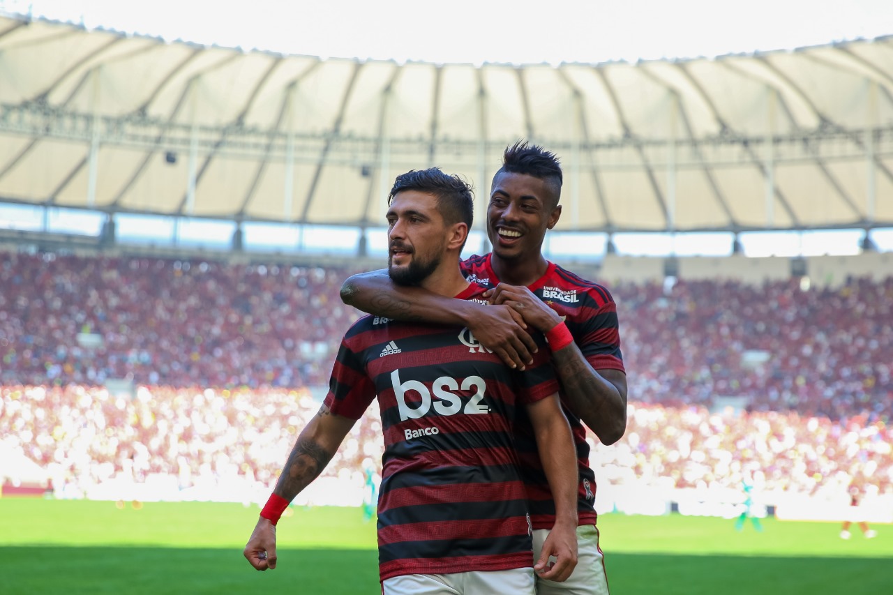 bruno henrique e arrascaeta em 2019 - Foto: Buda Mendes / Getty Images