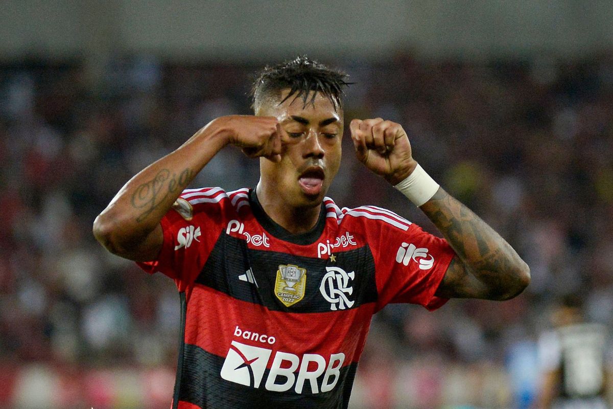 Bruno Henrique provocando o botafogo com o chororo