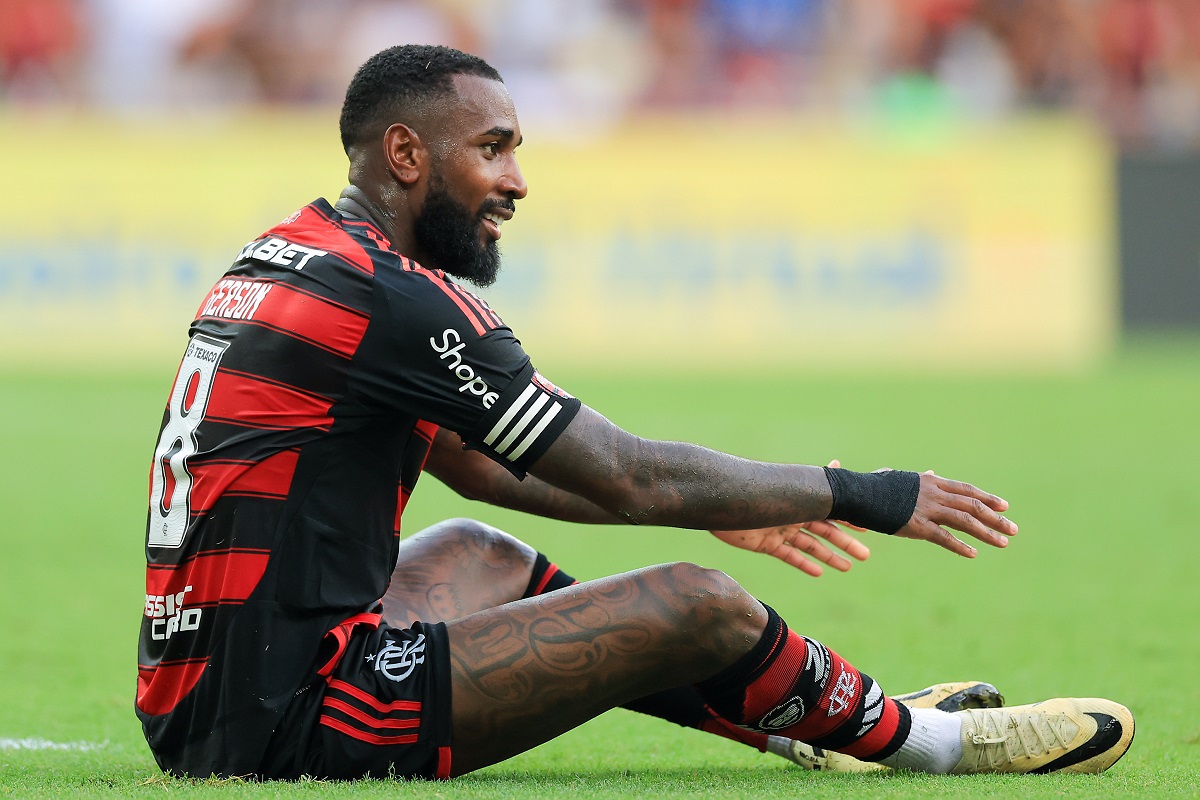 Gerson reclama em jogo do Flamengo