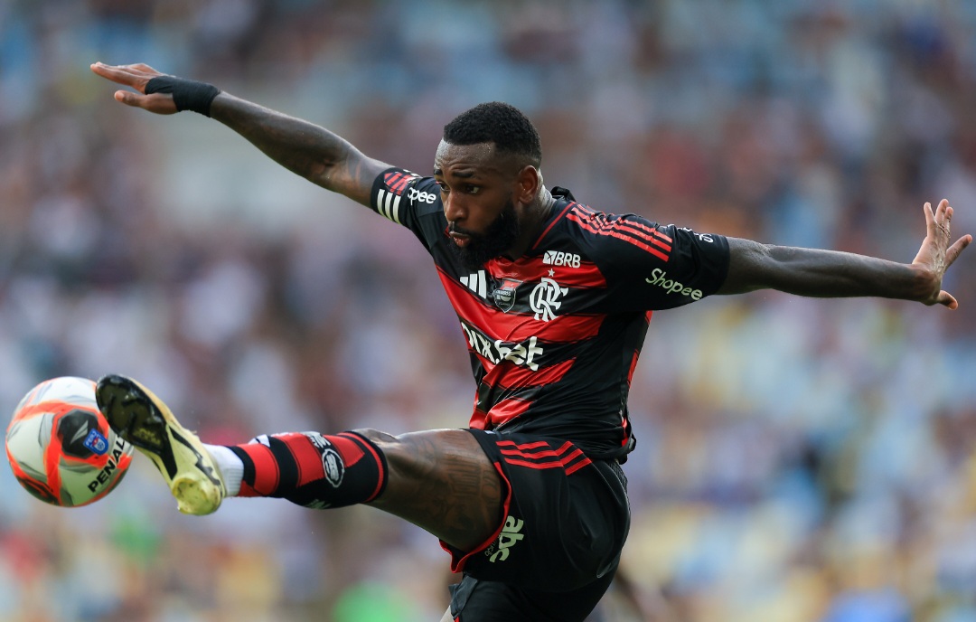 Gerson com a braçadeira de capitão do Flamengo