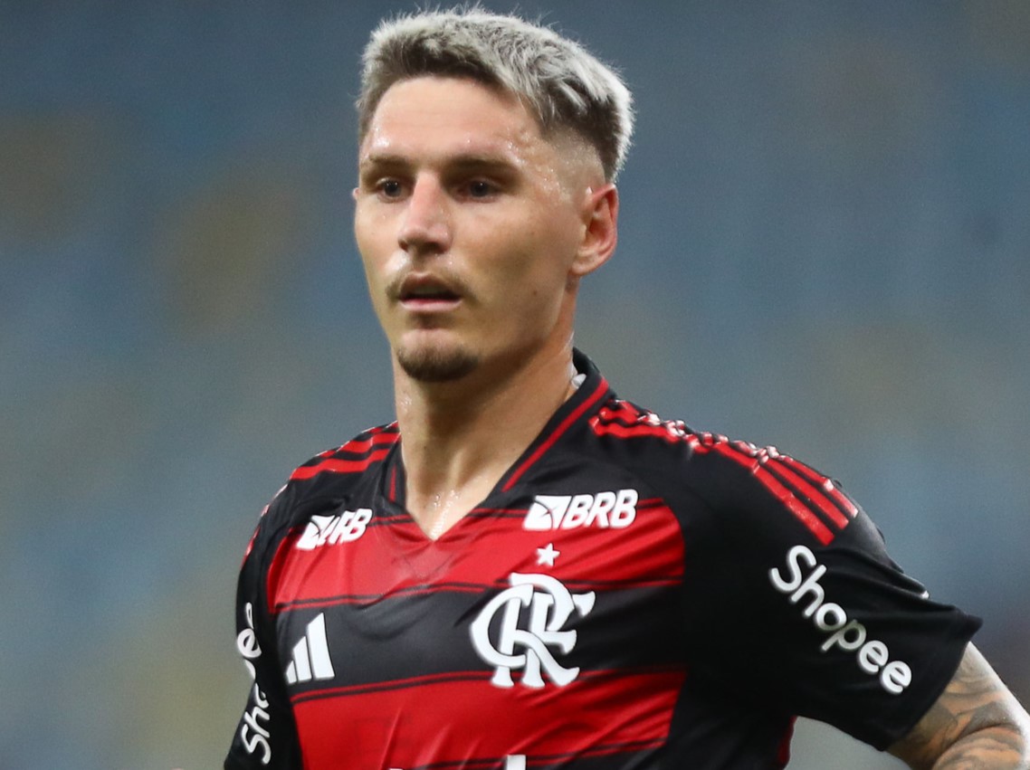 Guillermo Varela em campo pelo Flamengo