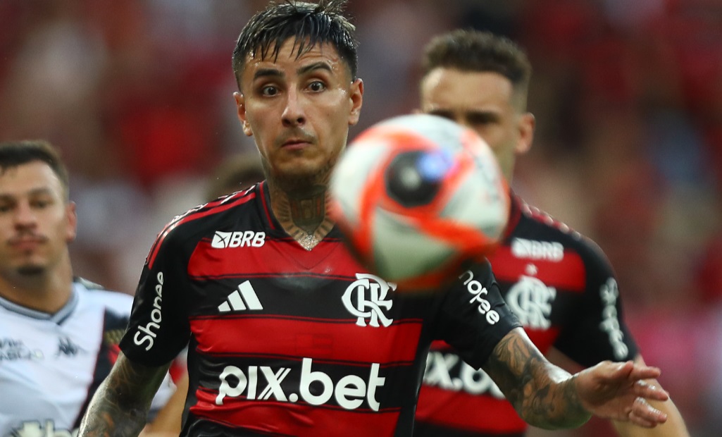 erick pulgar em jogo do flamengo no maracanã