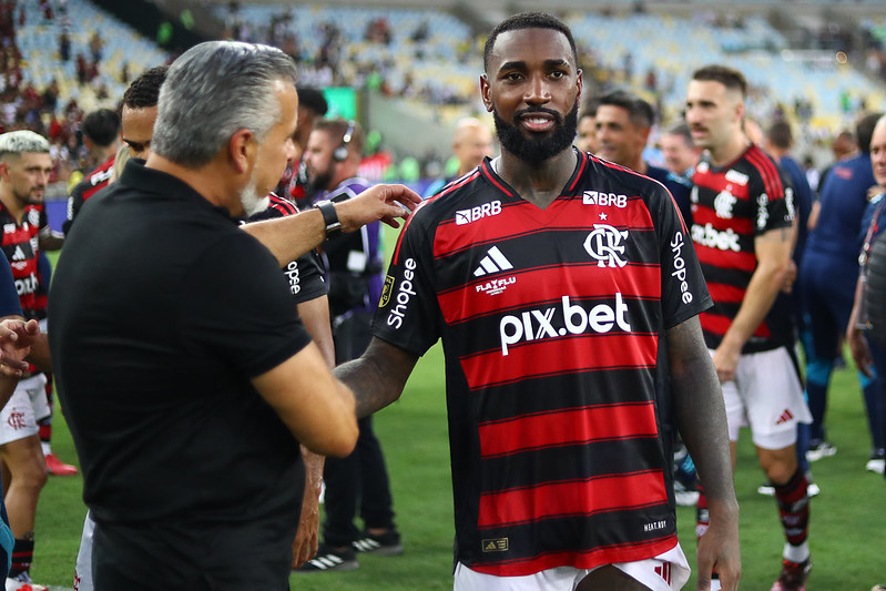 Torcedores do Flamengo reagem à possível saída de Gerson para o Zenit