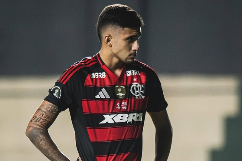 Guilherme Gomes concentrado antes de cobrança de pênalti que cravou Flamengo como campeão da Libertadores Sub-20 2025 contra o Palmeiras