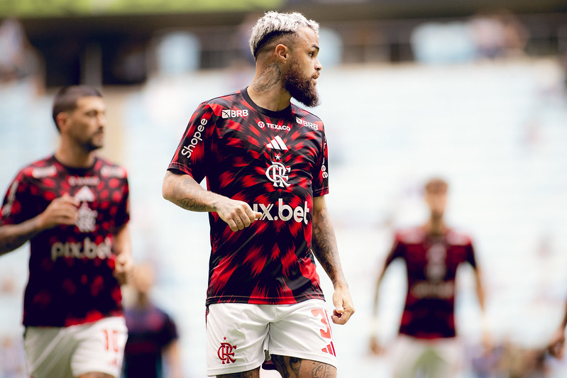 Janela árabe aberta pode significar saída de Michael do Flamengo
