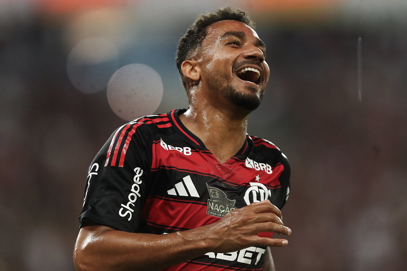 Danilo ironiza caos da Copa do Brasil e alfineta logística do Flamengo: 'Suco de Brasil'